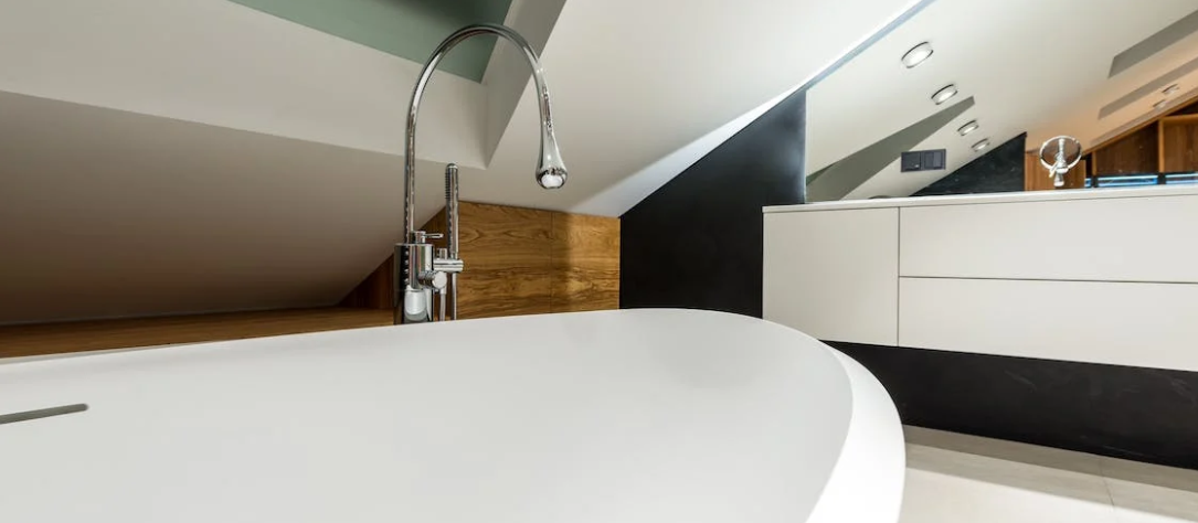 bathroom bathtub